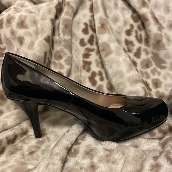 Platform patent leather pumps - Picture 5 of 5